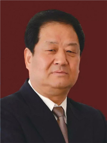 學科帶頭人、烹飪大師——李創倫,男,漢族,1954年出生,陜西渭南人。 現為資深級注冊中國烹飪大師、渭南新東方烹飪學校教授、中國名廚專業委員會委員、中國餐飲業認定師、國家高級烹調技師、全國餐飲業國家一級評委、國家烹飪技術比賽裁判員、全國第屆烹飪大賽(云南)賽區裁判員、全國第五屆烹飪大賽(石家莊)賽區裁判員、全國第六屆烹飪大賽(長沙)賽區副裁判長、全國第七屆烹飪大賽(浙江)賽區裁判員、2015年全國高等職業烹飪大賽(楊州)賽區裁判員、陜西省資深烹飪大師、榮獲陜西省人民政府“陜西省技術能手”光榮稱號。