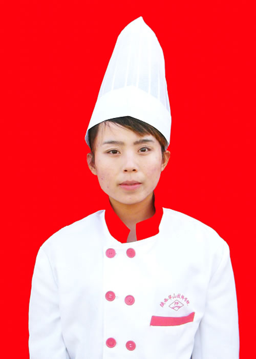 王娟梅——高級裱花師 2010年在西安米旗食品有限公司任裱花師; 2012年在銅川市心語新烘培店從事裱花工作; 2014年至今在陜西華山教育集團擔任裱花教師一職。